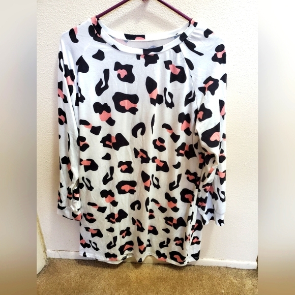 Source Unknown Tops - White & Black Leppard Long Sleeve Shirt